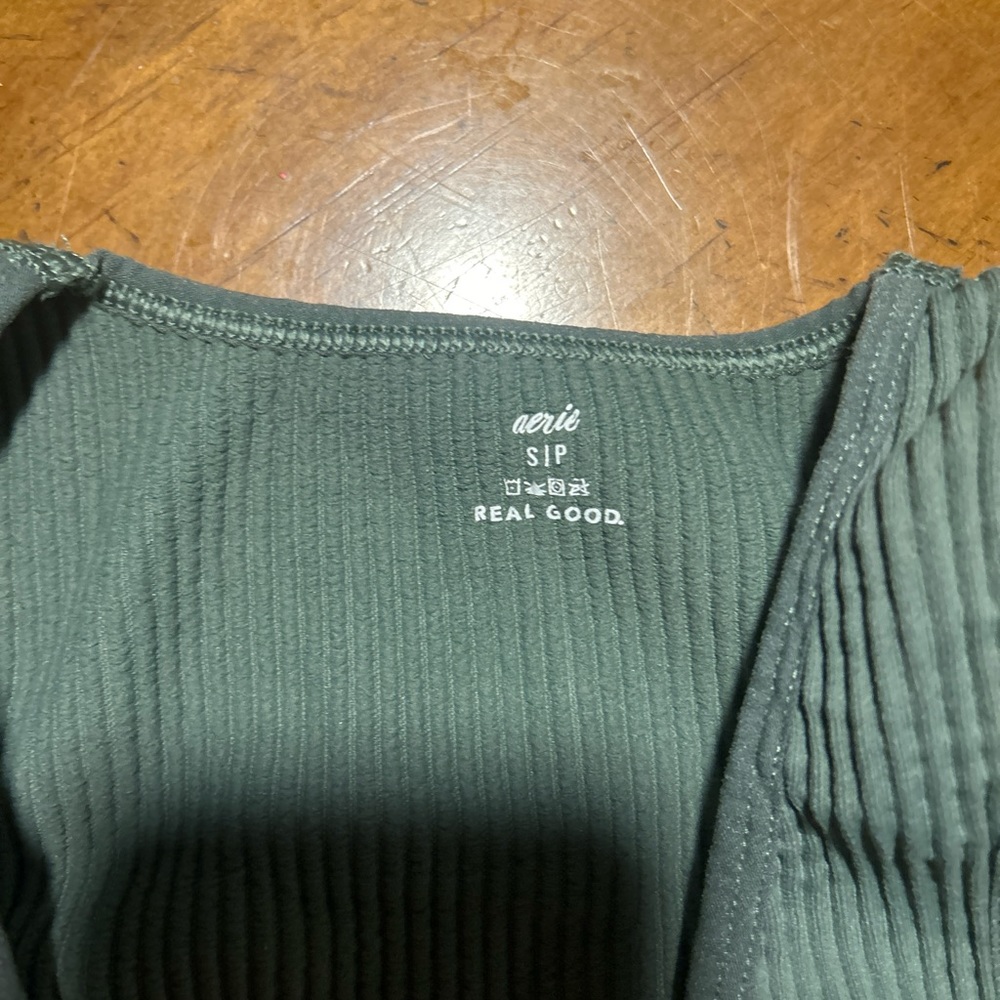 aerie Superchill Seamless Ruched
Bra Top in size small green